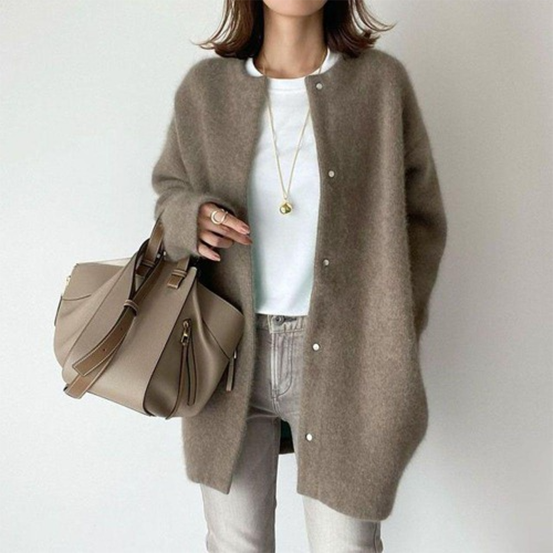 Kim Cardigan – Luxury and Sophistication.